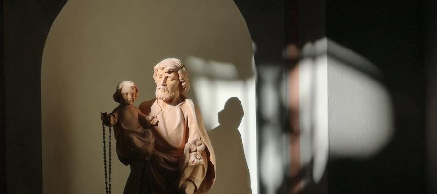 statue of St. Joseph and the Baby Jesus 